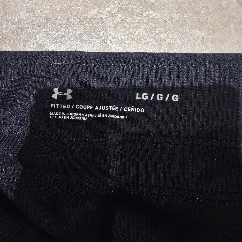 Under Armour Women's Black Leggings SIZE LARGE - Picture 2 of 4